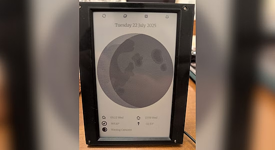 AstroInky combines astronomy, e-ink displays, and Raspberry Pis into a stylish device